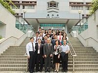 北京大學代表團與中大副校長侯傑泰教授(前排，中)會晤